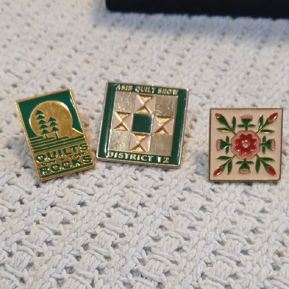 quilting Jewelry - Set of Three Vintage Quilt Pins